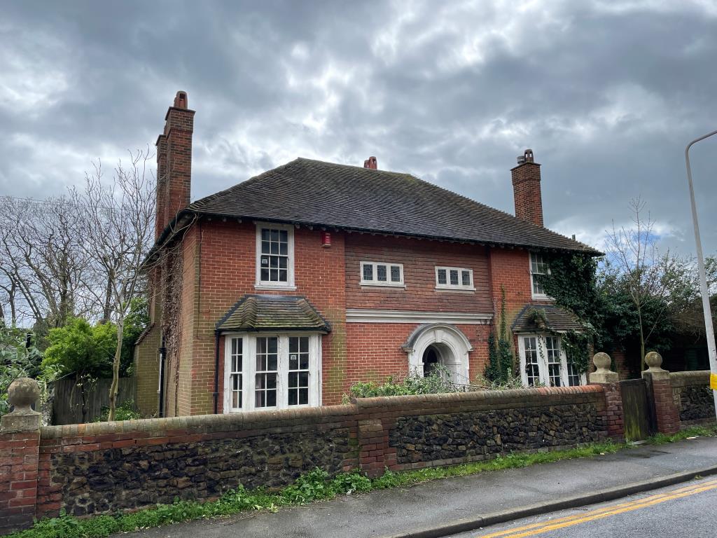 Lot: 93 - DETACHED PERIOD BUILDING WITH POTENTIAL - Exterior of detached period property